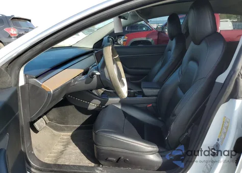 2020 Tesla Model 3 z USA, uszkodzony, nr VIN 5YJ3E1EA6LF590636